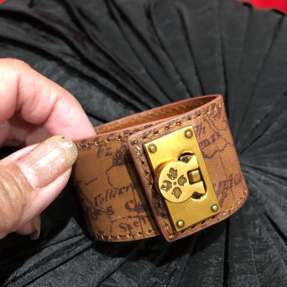 Accessory - Picture 3 of 11